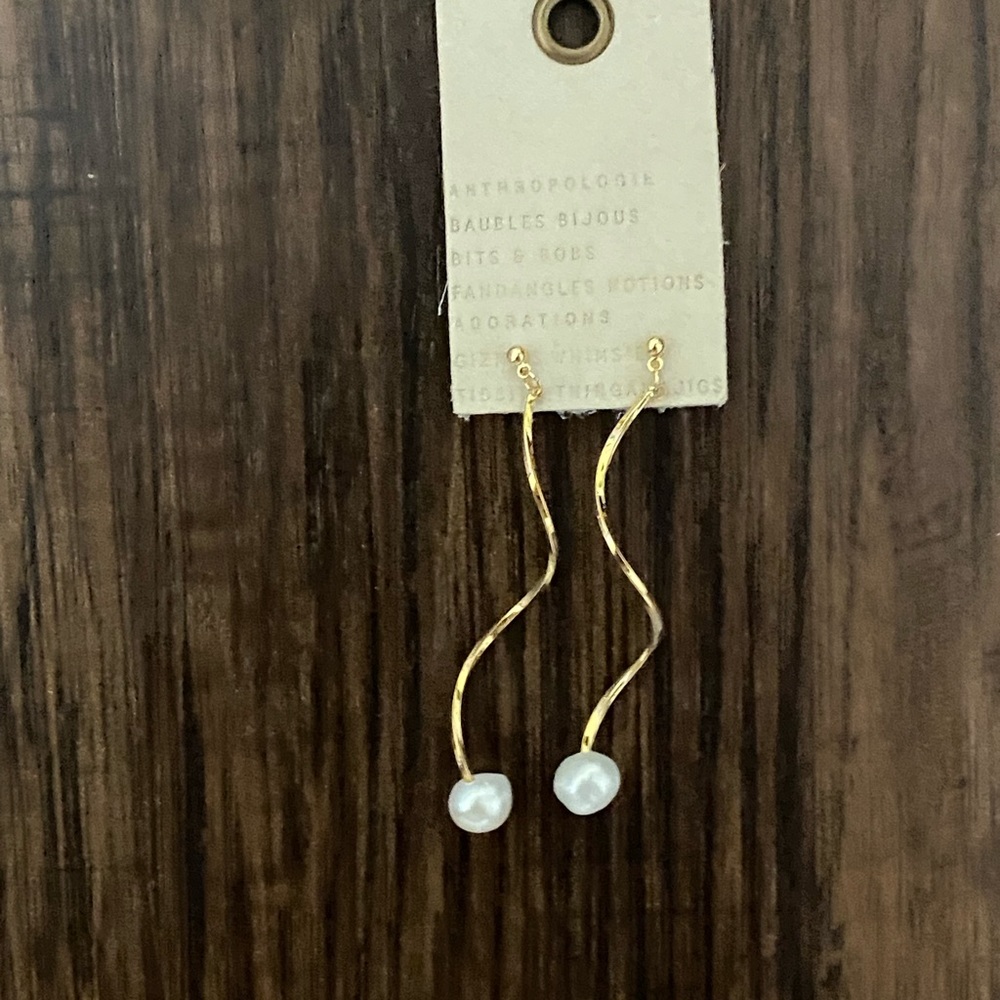 Anthropologie twist pearl single drop earring